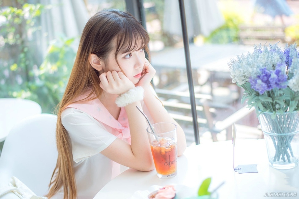 不要随便遇到一个人就对她掏心掏肺的，在你看来，她是朋友，在她看来，你是傻子。